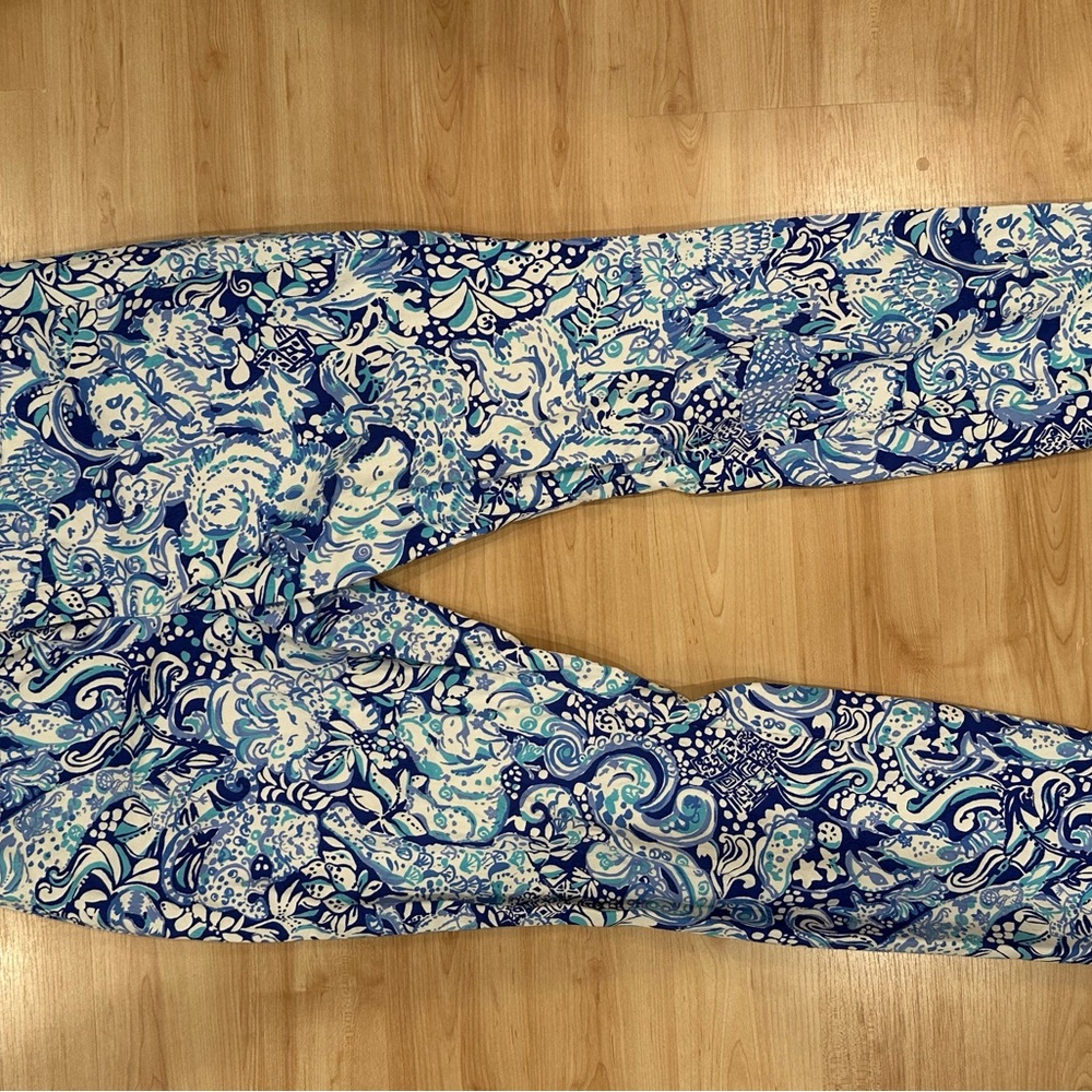 Lilly Pulitzer Blue and White Cropped Paisley Pants